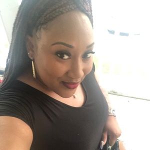 Meet your Posher, Dominique